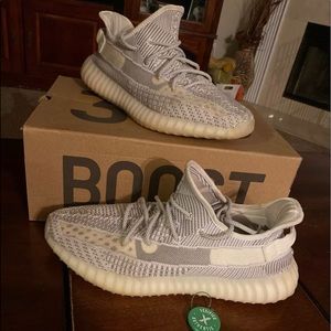 Yeezy 350 v2 static non-reflective